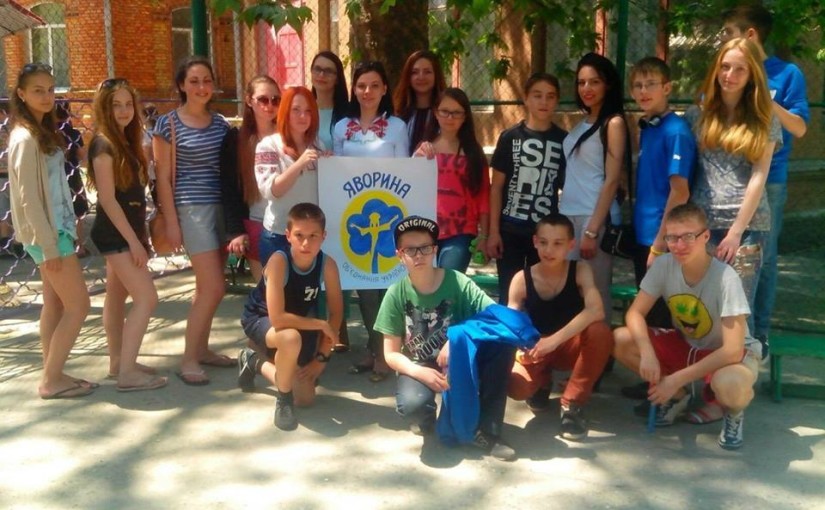 В Одесі членкині «Яворини» привітали малят з Днем захисту дітей