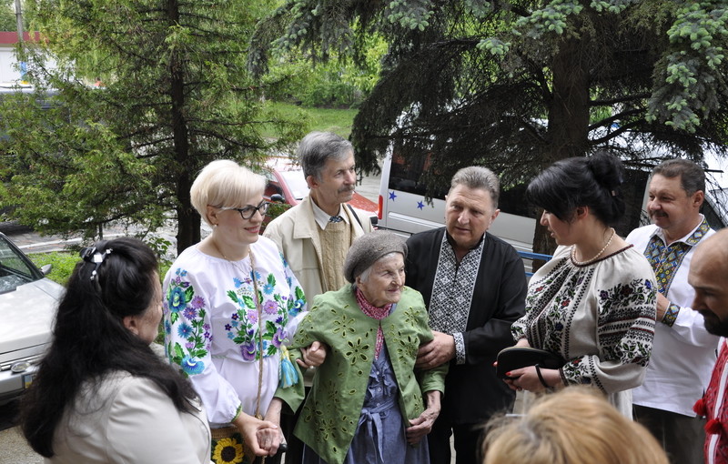 Ольга Ільків та Ірина Сех взяли участь в урочистій академії до Дня героїв у Борщеві