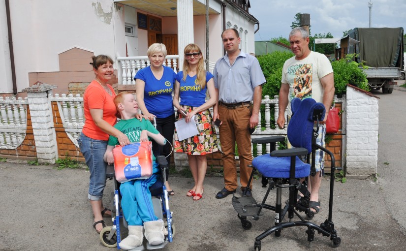«Яворина» надала допомогу родинам, в яких є інваліди, в Красному на Львівщині