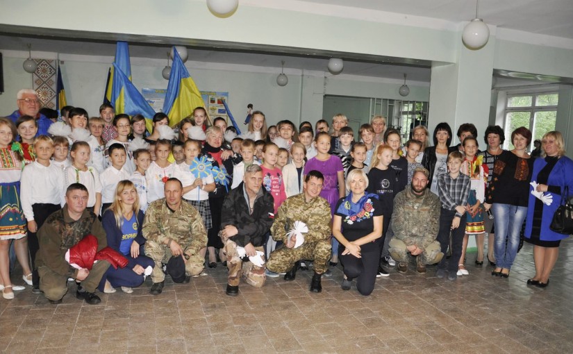 У прифронтовій Авдіївці радо приймали волонтерів із Львівщини та яворинок